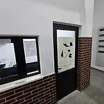 Cozy Near New Bazaar With Free Parking 아파트 티라나