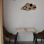 Cozy Near New Bazaar With Free Parking 아파트 *