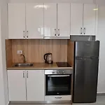 Cozy Near New Bazaar With Free Parking 티라나