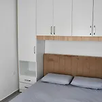 아파트 Cozy Near New Bazaar With Free Parking 티라나
