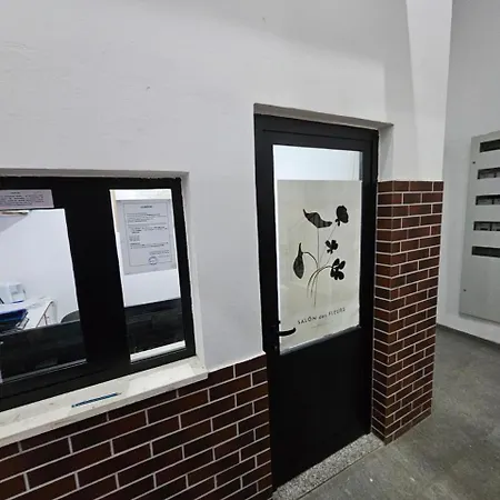 Cozy Near New Bazaar & Free Parking 아파트 티라나