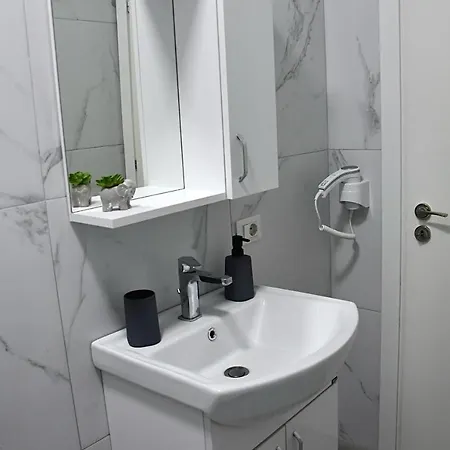 Cozy Near New Bazaar & Free Parking 아파트 *