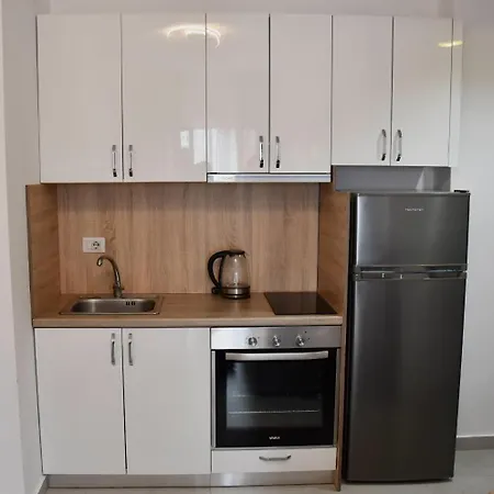 Cozy Near New Bazaar & Free Parking 티라나
