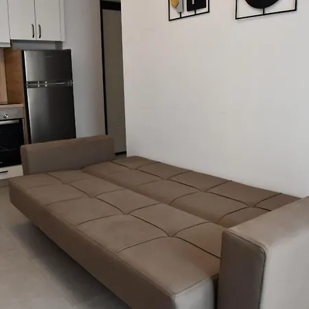 Cozy Near New Bazaar & Free Parking * 티라나