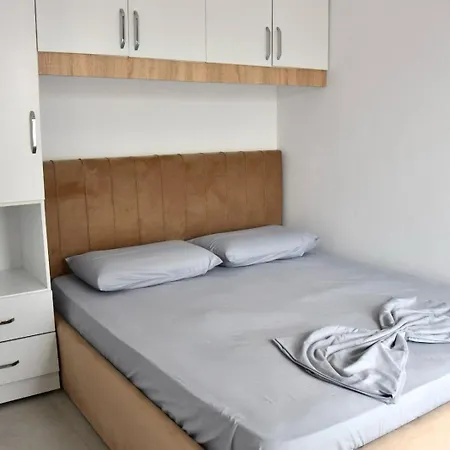 Cozy Near New Bazaar & Free Parking 아파트