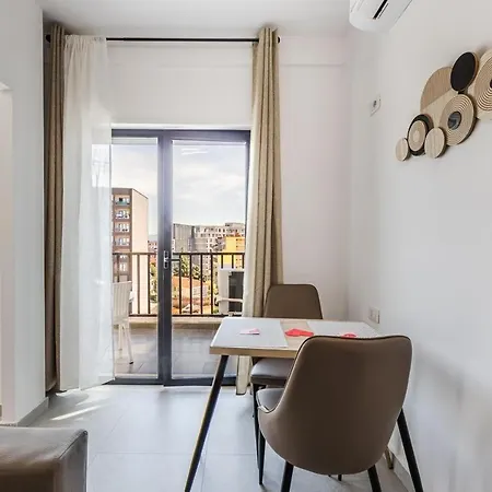 Cozy Near New Bazaar With Free Parking Apartamento *