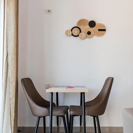 Cozy Near New Bazaar With Free Parking * טיראנה