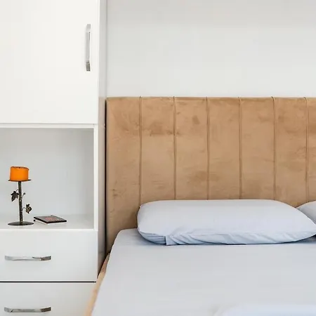 Cozy Near New Bazaar With Free Parking Tirana