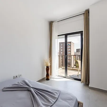 Cozy Near New Bazaar With Free Parking Apartment