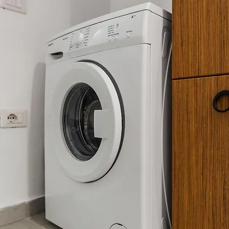Cozy Near New Bazaar With Free Parking Τίρανα