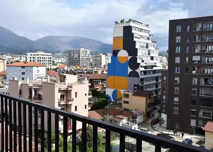 Daire Cozy Near New Bazaar With Free Parking Tiran