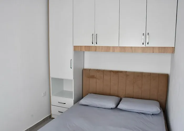 Daire Cozy Near New Bazaar With Free Parking Tiran